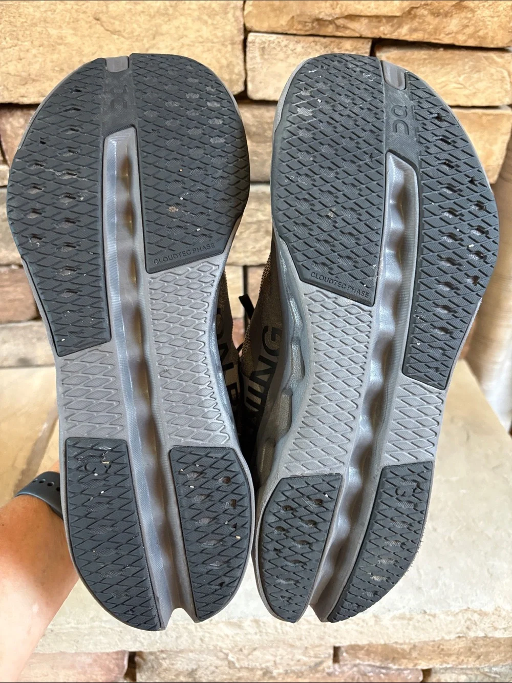 On Cloudsurfer Next men’s trainer running shoes sz  11 in black/grey